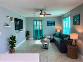 House of Manatees-Entire house with yard, fire pit, dog friendly